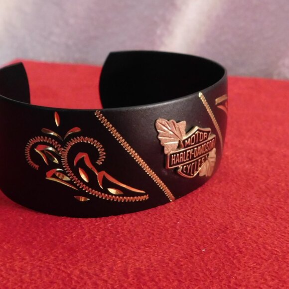 Ladies Harley Davidson Cuff Bracelet - Picture 3 of 6
